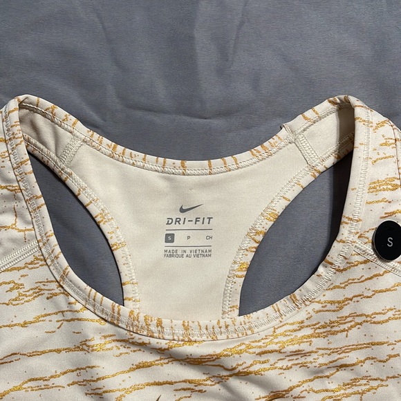 Nike sports bra - Picture 2 of 3